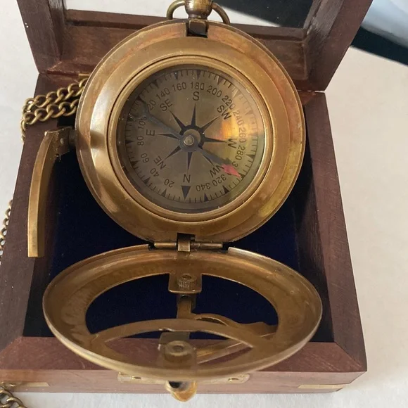 11:04 - Rustic Brass Compass - Picture 6 of 13